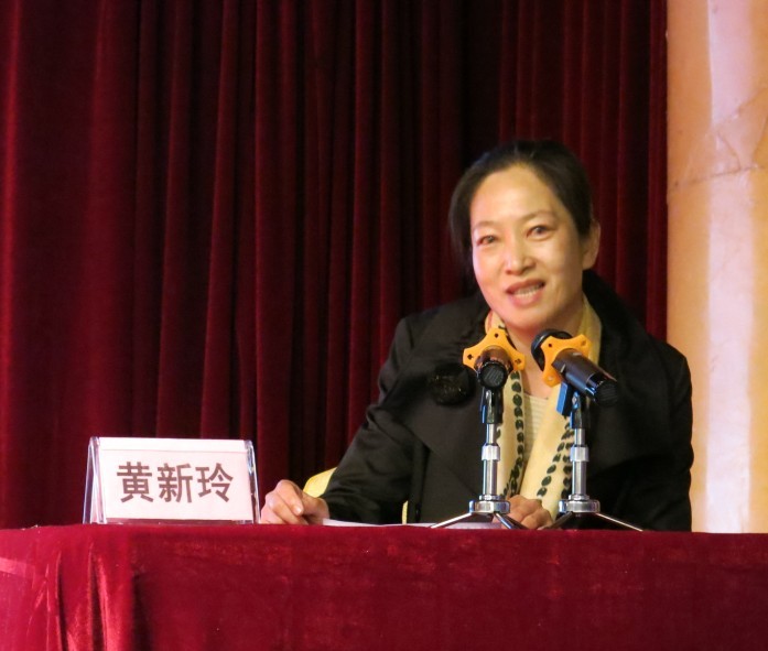黄新玲主任
