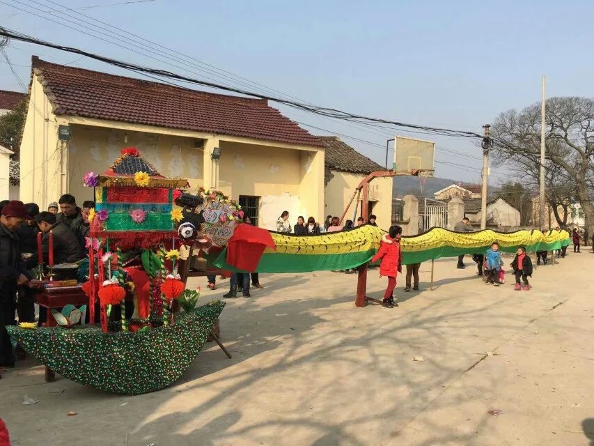 舞龙迎新年.jpg