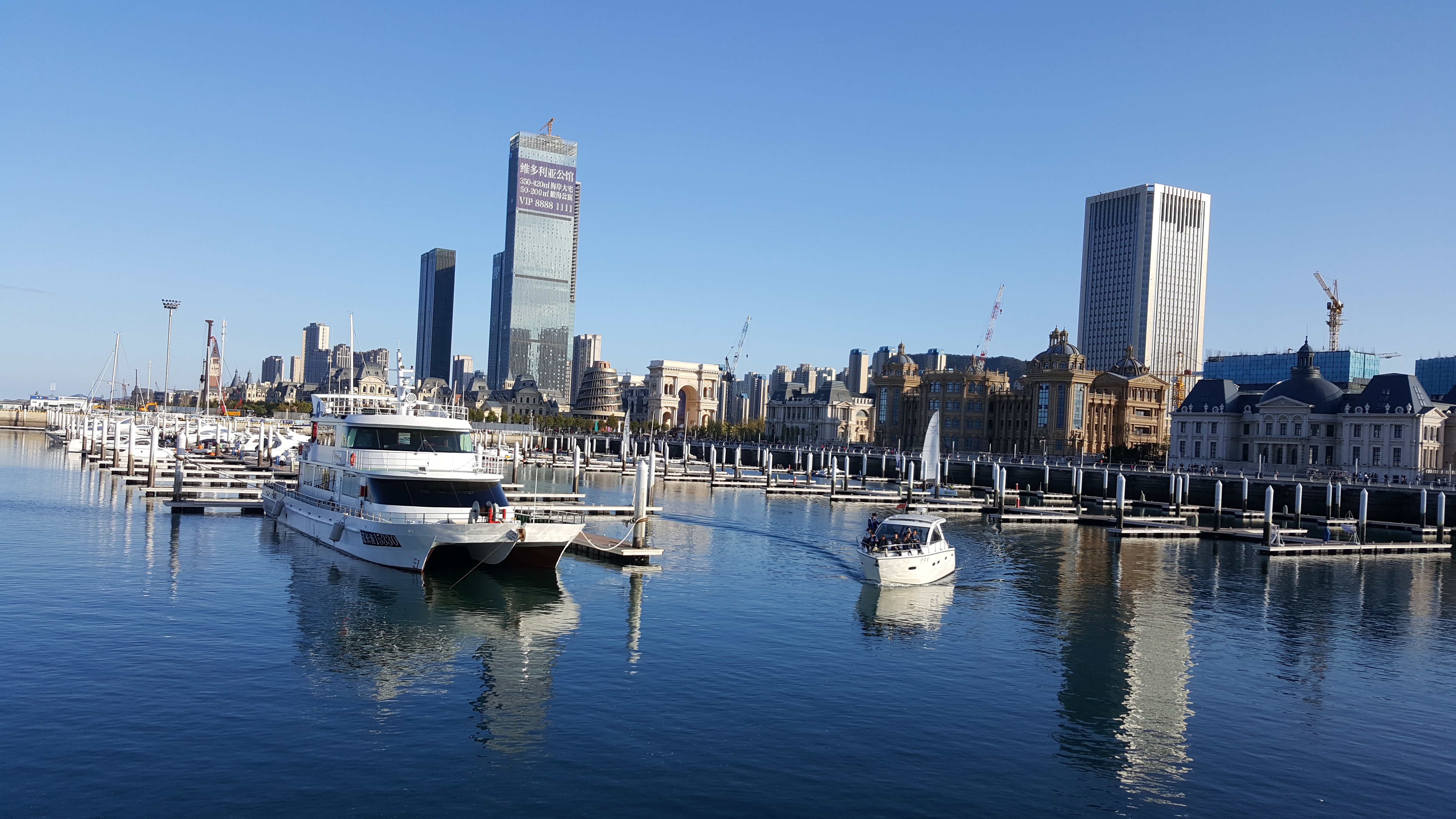 船来船往的港湾2.jpg