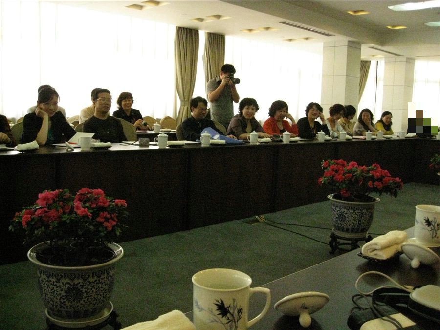对面的版主看过来.jpg