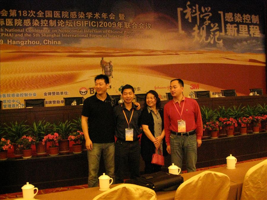 怎么不看镜头呢.jpg